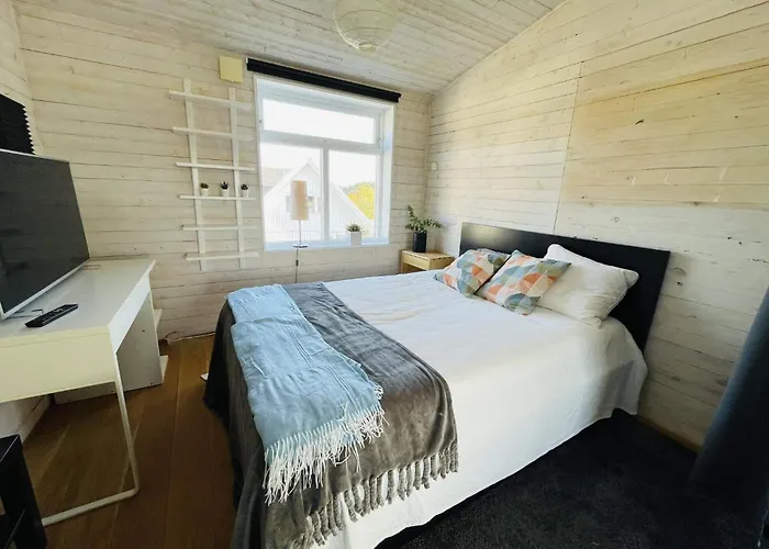 Seaside House In Sandvik With Pool 펜션 *