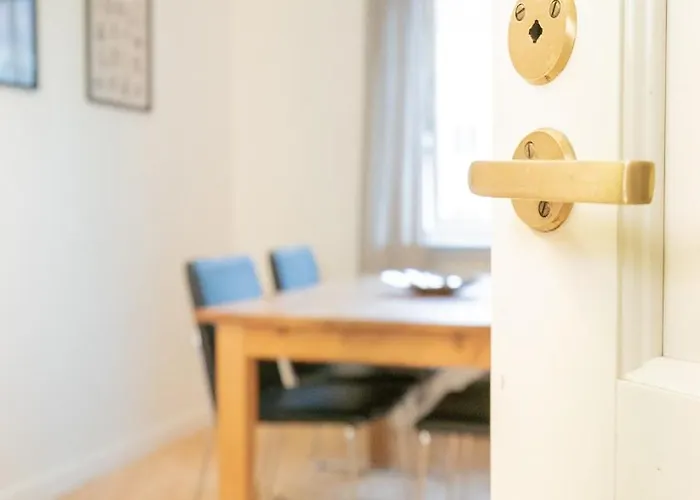 Large City-centre Apartamento