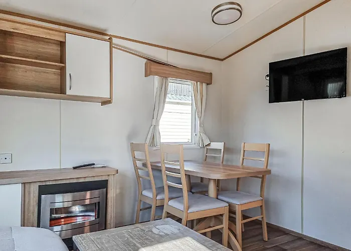 2 Bedroom Lovely In Goeteborgs *