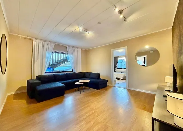 別荘 Workers House - 4 Bedroom - 7 Beds - Near Volvo - Desks ヨーテボリ