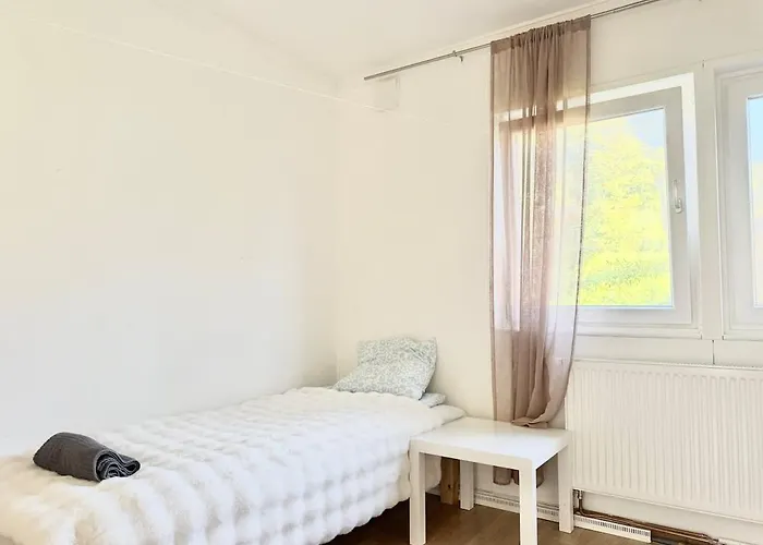 Perfect Workers - 11 Beds - 7 Bedroom - 2 Baths - Volvo Gotenburg