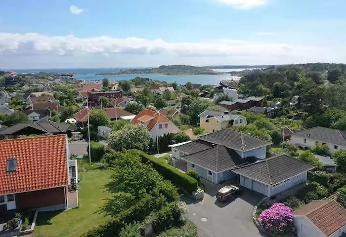 The Scandic Luxe - Landvetter Airport Villa *