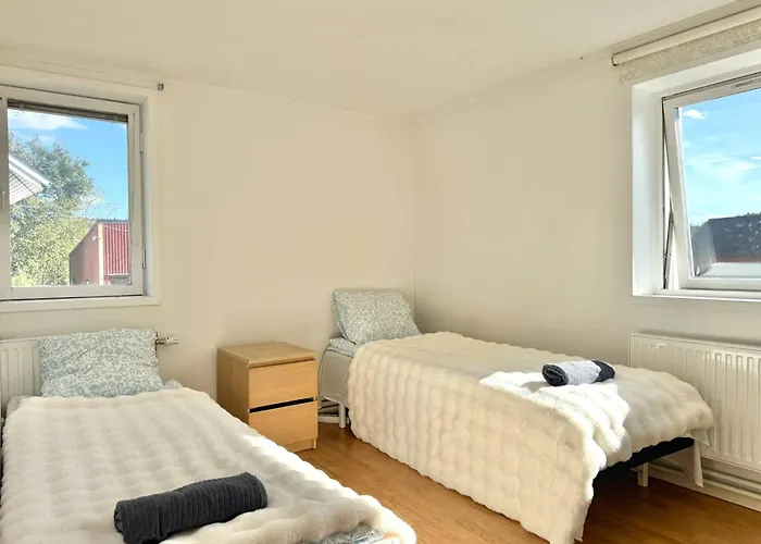 Workers • 19 Beds • 3 Kitchens • Volvo • Parking Tatil Evi *