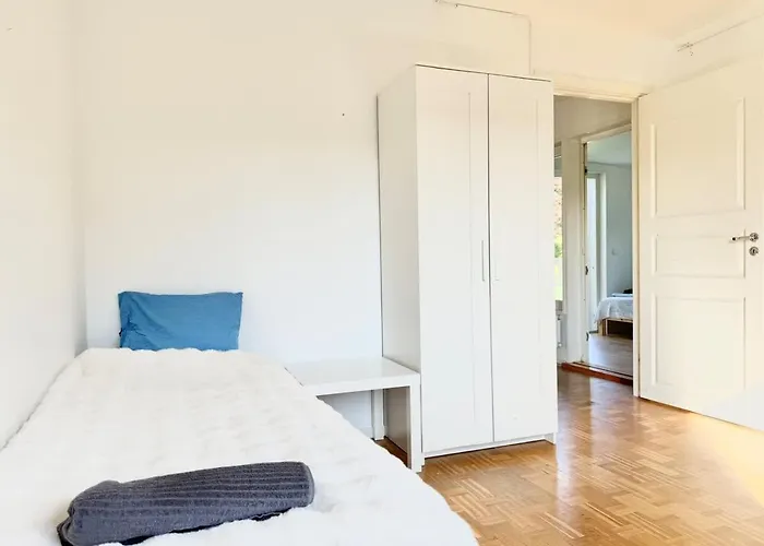 Vakantiehuis Perfect Workers - 11 Beds - 7 Bedroom - 2 Baths - Volvo Gotenburg