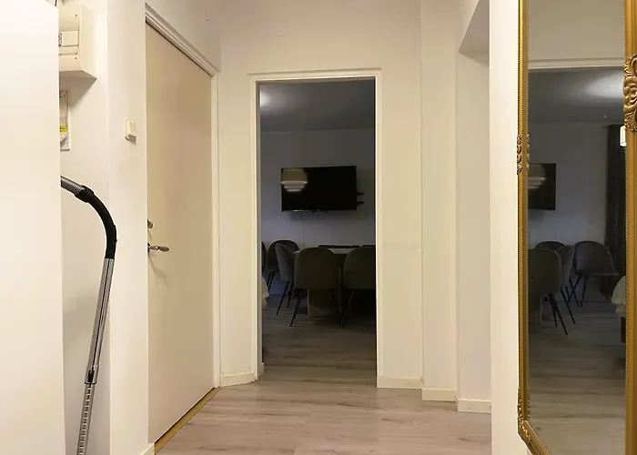 Workers - 4br - 8 Beds - Tv In Every - Parking