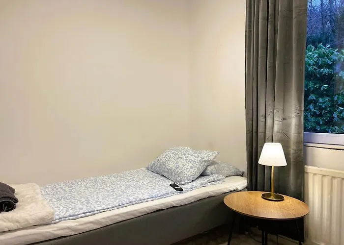 Workers - 4br - 8 Beds - Tv In Every - Parking