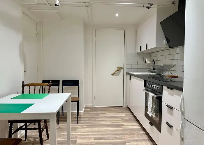 Workers Basement - 3 Bedroom - 6 Beds - 2 Baths - Parking - Volvo *