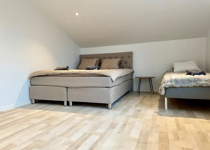 Workers - 7 Bedroom - 15 Beds - 3 Bath * Gotenburg