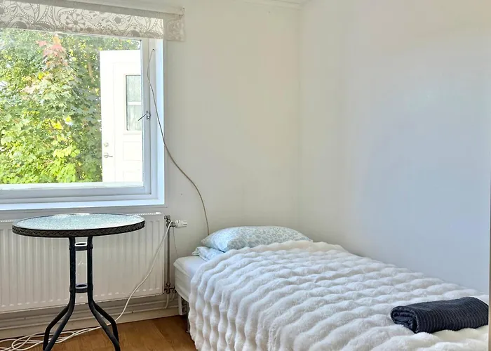 Workers • 19 Beds • 3 Kitchens • Volvo • Parking