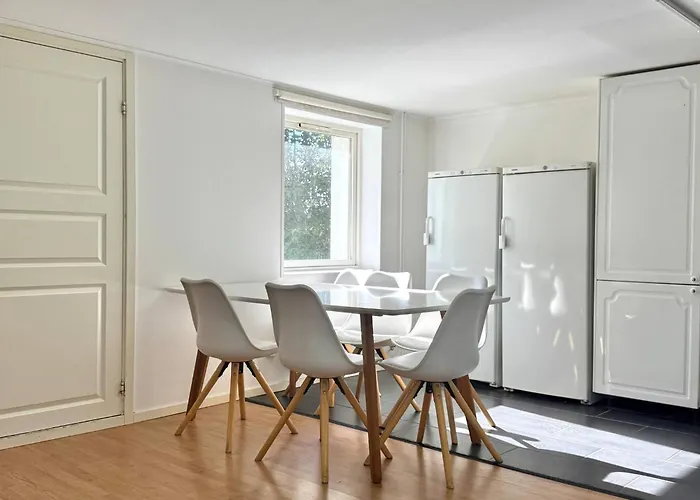 Workers • 19 Beds • 3 Kitchens • Volvo • Parking