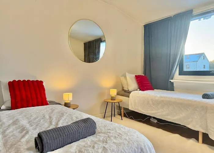 別荘 Workers House - 4 Bedroom - 7 Beds - Near Volvo - Desks ヨーテボリ