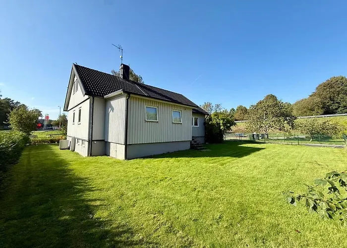 Perfect Workers - 11 Beds - 7 Bedroom - 2 Baths - Volvo