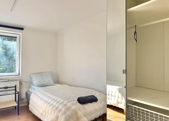 Workers • 19 Beds • 3 Kitchens • Volvo • Parking