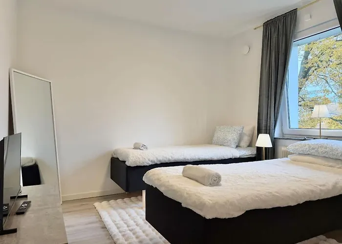 Apartament Workers - 3 Bedroom - 7 Beds - Tv In Each - Parking Göteborg