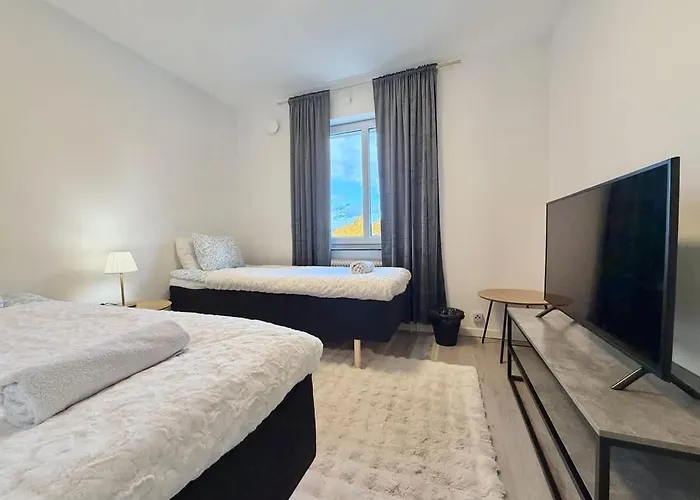 Workers - 3 Bedroom - 7 Beds - Tv In Each - Parking Apartament