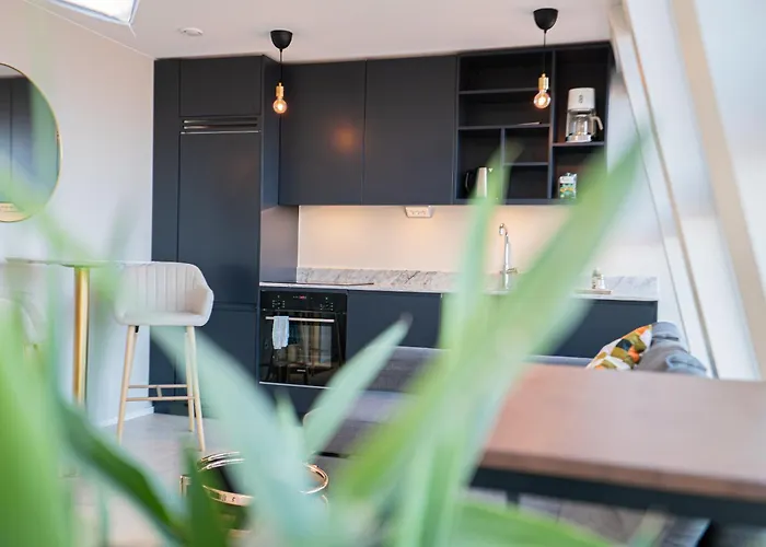 Appartement Floor With Rooftop, 1br In Great Location *