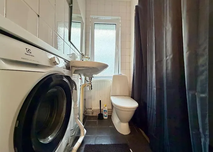 Apartament Workers - 3 Bedroom - 7 Beds - Tv In Each - Parking Göteborg