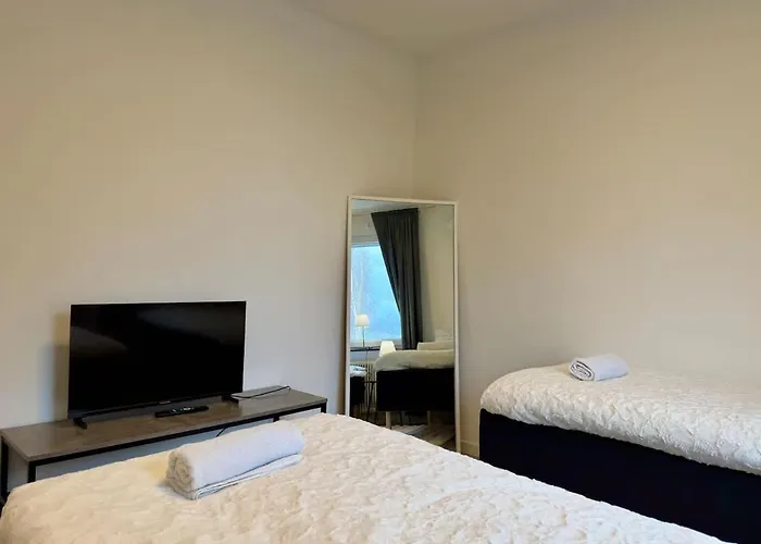 Workers - 3 Bedroom - 7 Beds - Tv In Each - Parking *