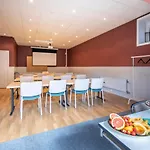 Otel Treetop Hangout &