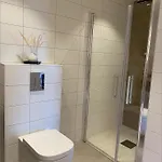 Luxurious With Free Parking Apartment *