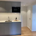 Luxurious With Free Parking Apartment