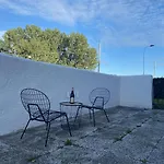 Luxurious With Free Parking Apartment