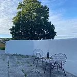 Luxurious With Free Parking