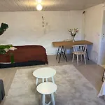 Spacious & Affordable Stay, 8 Sleeps With Garden!