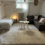 Spacious & Affordable Stay, 8 Sleeps With Garden! Διαμέρισμα Γκέτεμποργκ