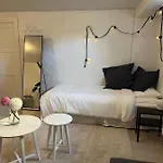 Spacious & Affordable Stay, 8 Sleeps With Garden!