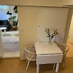 Spacious & Affordable Stay, 8 Sleeps With Garden! Γκέτεμποργκ