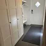 Spacious & Affordable Stay, 8 Sleeps With Garden! *