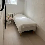 Spacious & Affordable Stay, 8 Sleeps With Garden! Διαμέρισμα