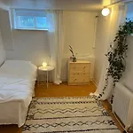 Spacious & Affordable Stay, 8 Sleeps With Garden!