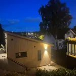 公寓 Mysigt Attefallshus Med Naerhet Och Hav *