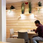 Slottsskogens Hostel *