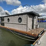 Ringoe Botel