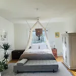 Проживание в семье 2 Bedroom Family With Balcony Free Parking Haha *