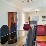 Lovely In With Kitchen 度假居