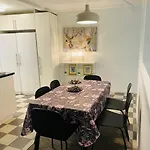 Hus Med 12 Baeddar Naera Och Gratis Parkering Villa