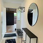 Villa Hus Med 12 Baeddar Naera Och Gratis Parkering *
