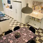 Villa Hus Med 12 Baeddar Naera Och Gratis Parkering *
