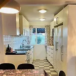 Villa Hus Med 12 Baeddar Naera Och Gratis Parkering