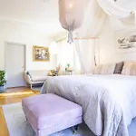Проживание в семье 2 Bedroom Family With Balcony Free Parking Haha