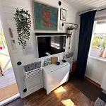 Backstugan - Litet Hus Med Storslaget Laege Göteborg