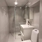 Two Bedroom Modern Near Volvo Cars * 예테보리