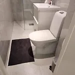 아파트 Two Bedroom Modern Near Volvo Cars