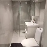 아파트 Two Bedroom Modern Near Volvo Cars