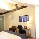 Vanilla Hotel