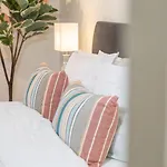 Apartamento Calm Linné Steps From Haga - Fully Equipped
